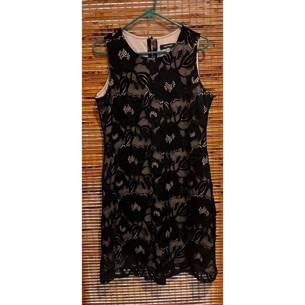 Nine West Dress Size 6, black Lace overlay over nude lining, Sleeveless, Knee‎